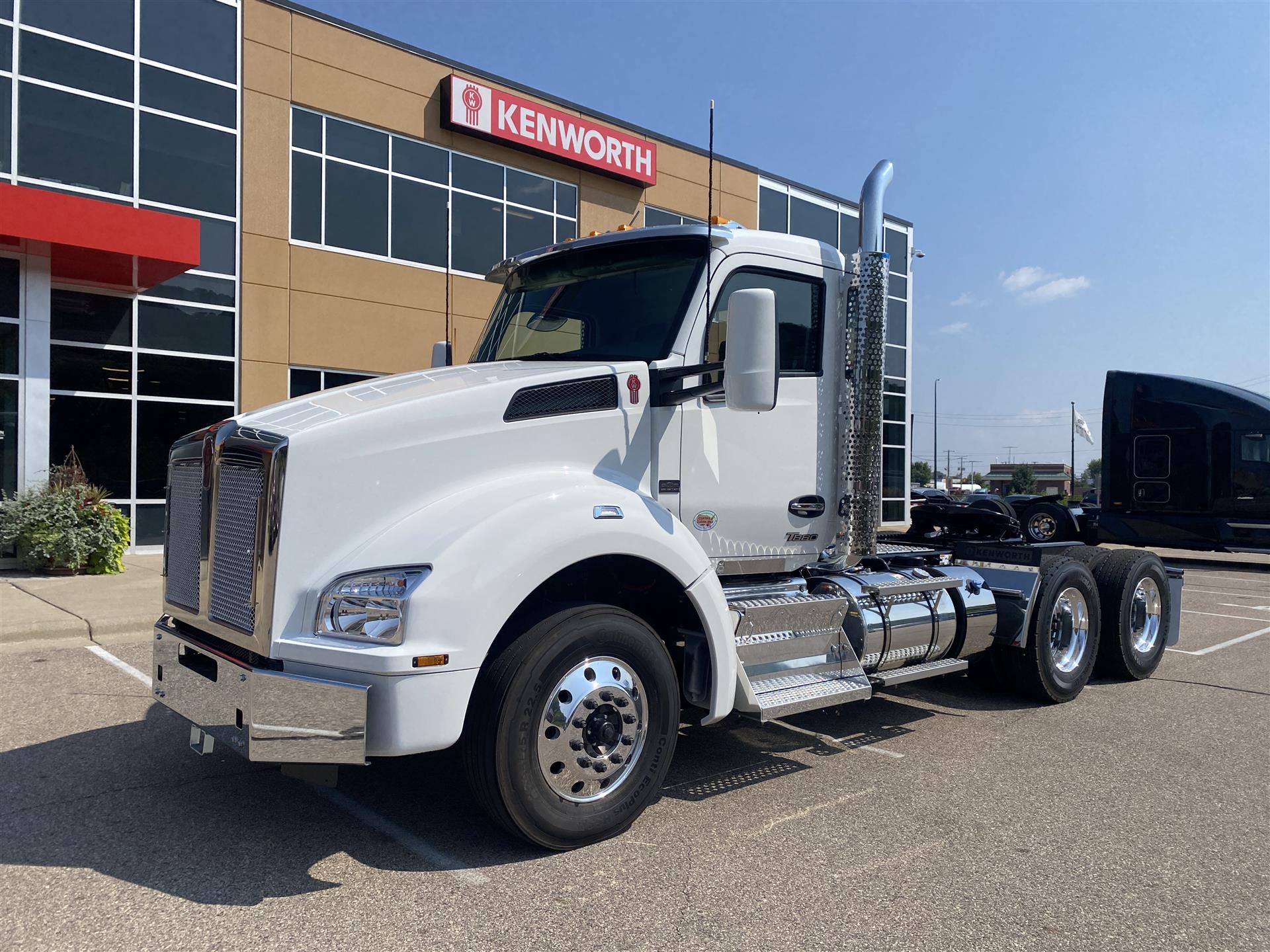 2025 Kenworth T880
