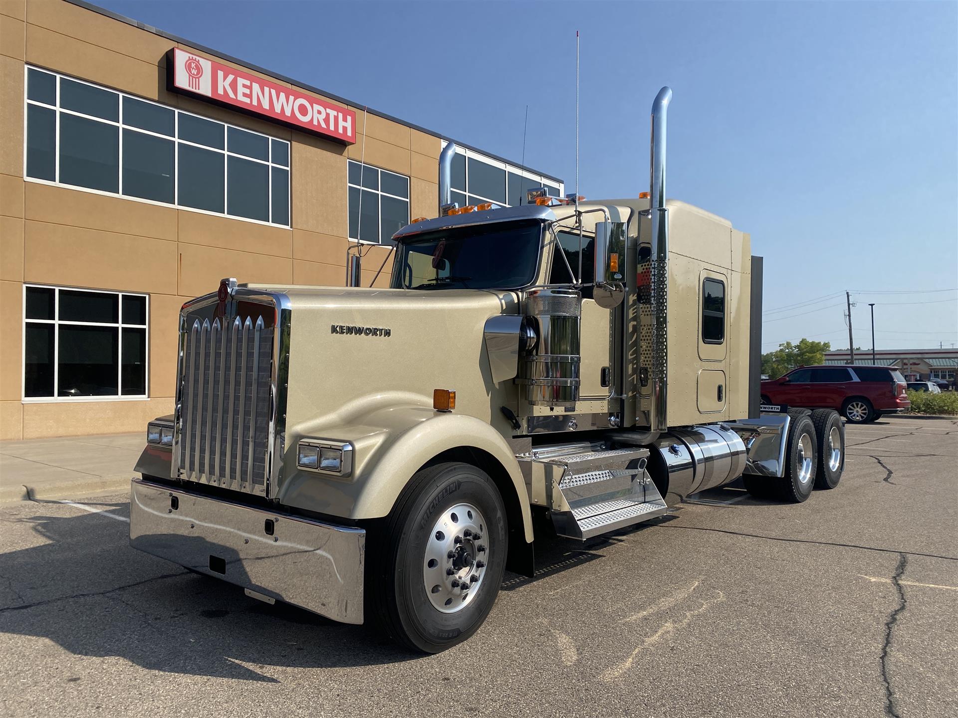 2025 Kenworth W900L