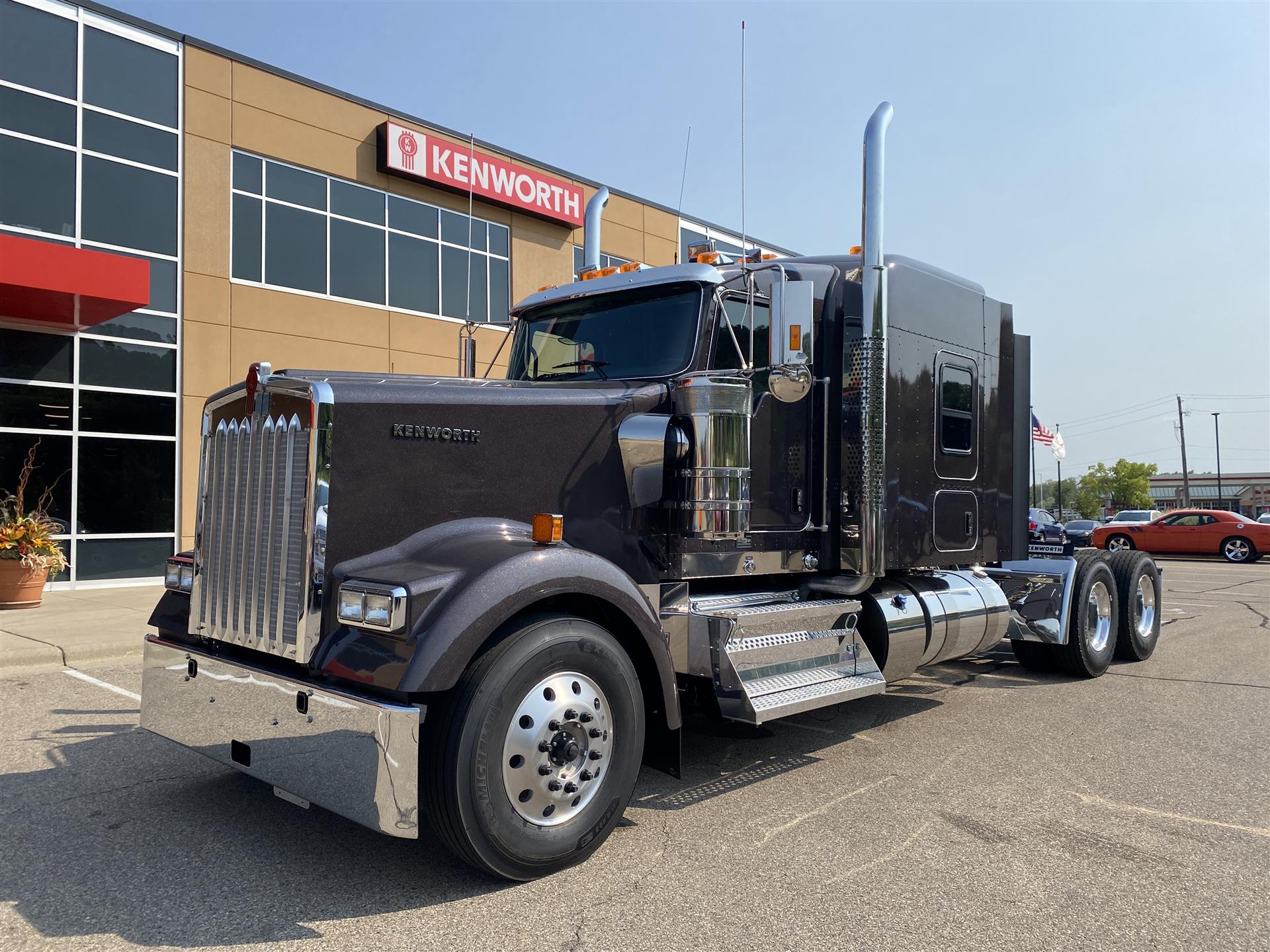 2025 Kenworth W900L