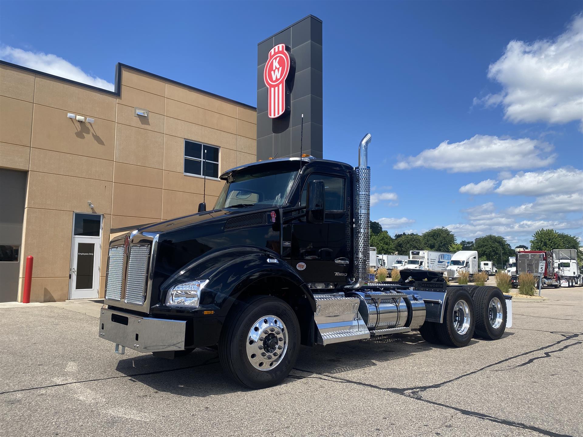 2025 Kenworth T880