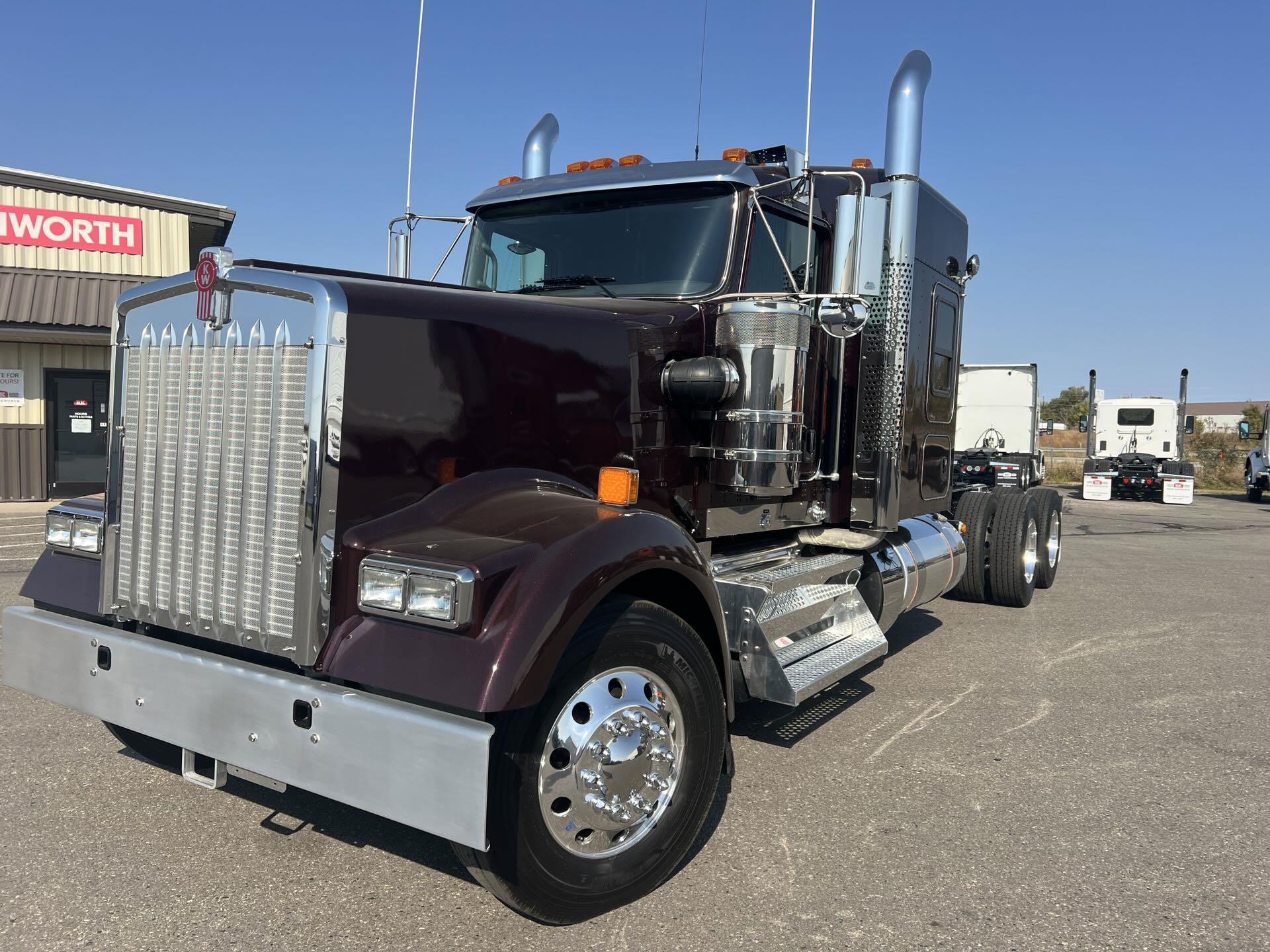 2025 Kenworth W900L