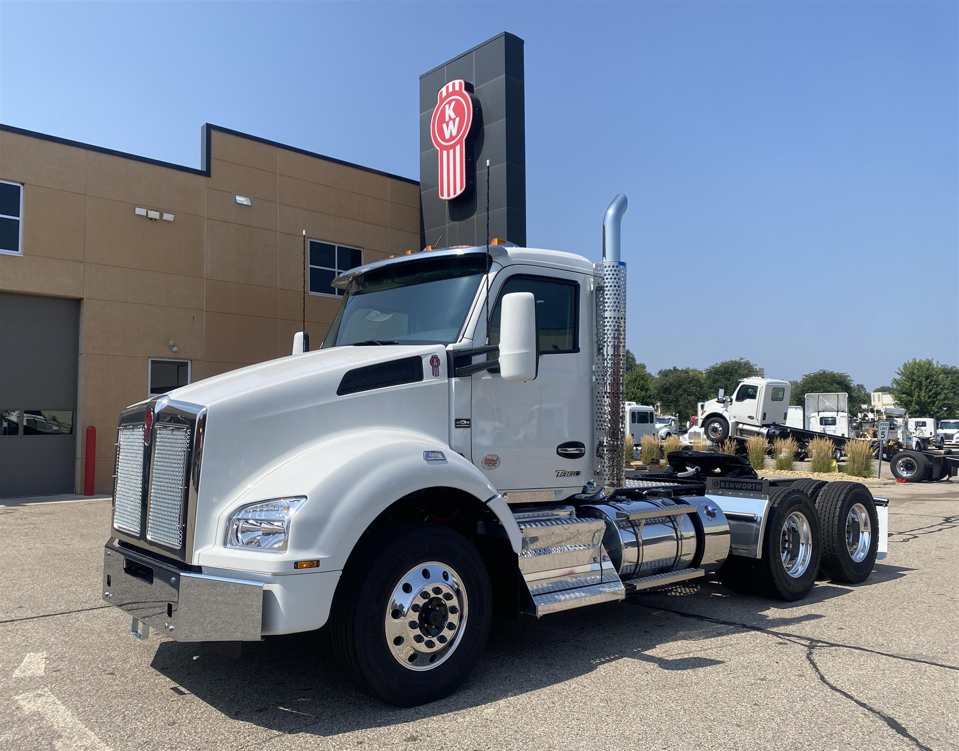 2025 Kenworth T880