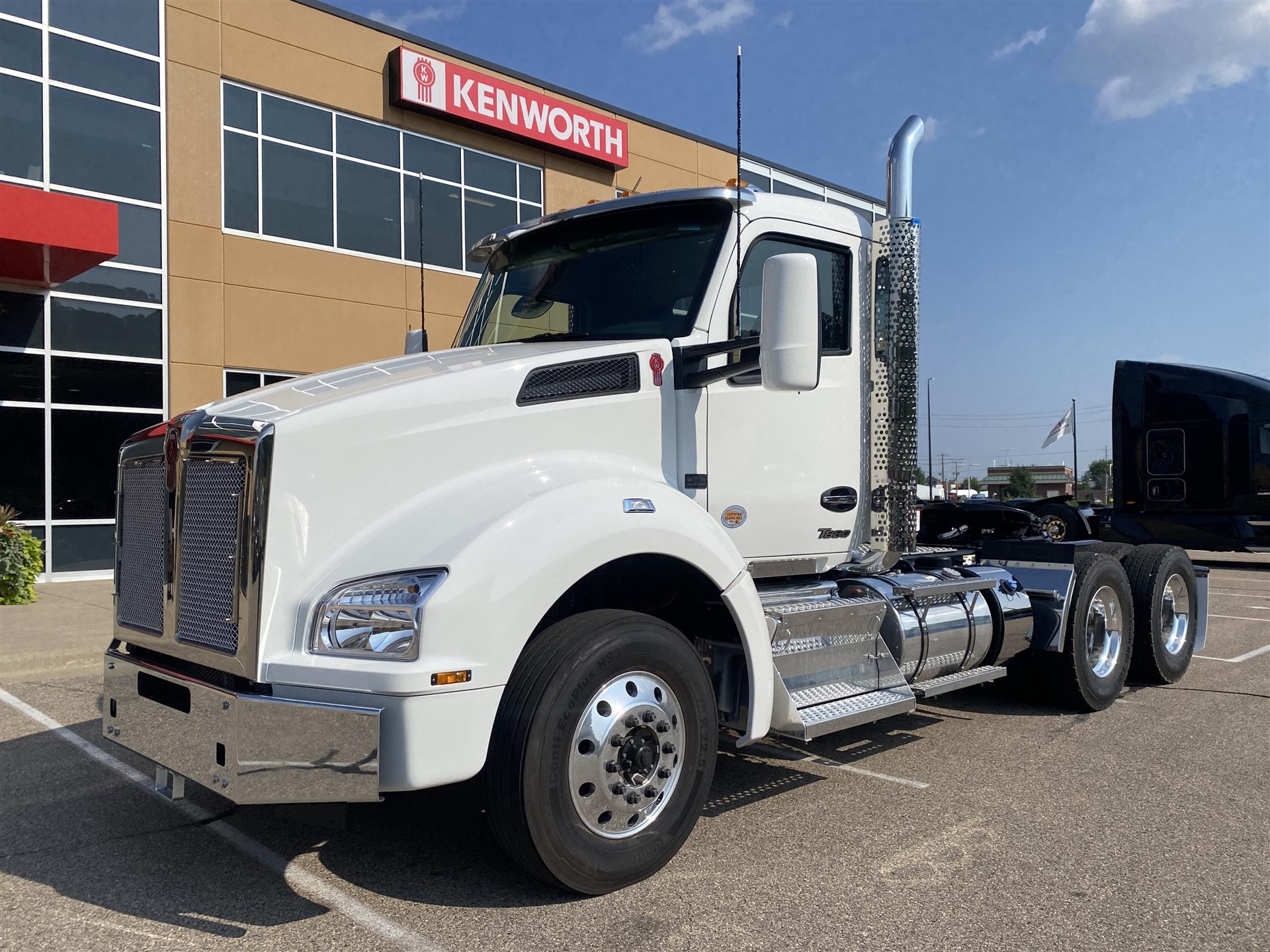 2025 Kenworth T880