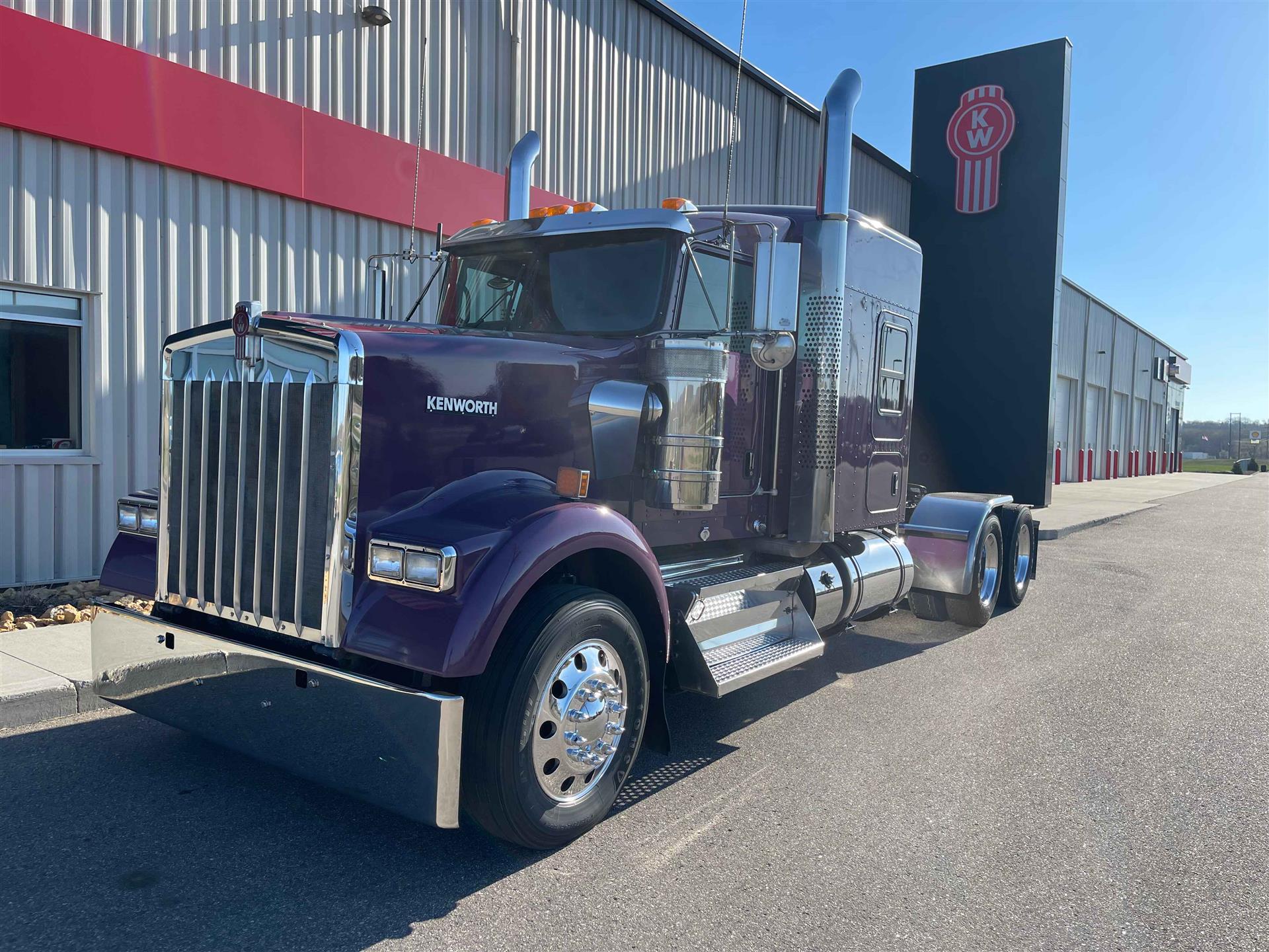 2021 Kenworth W900