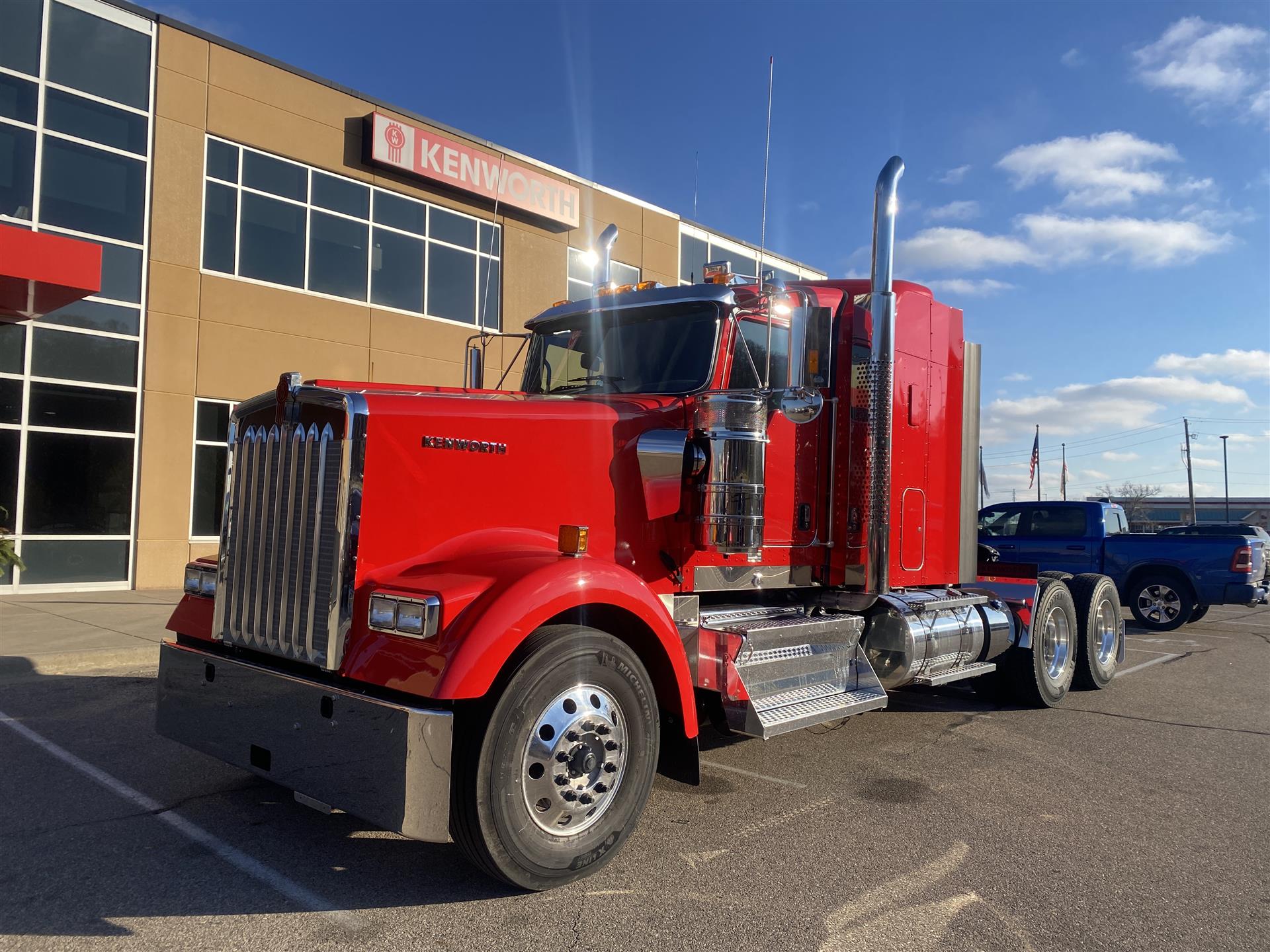 2025 Kenworth W900