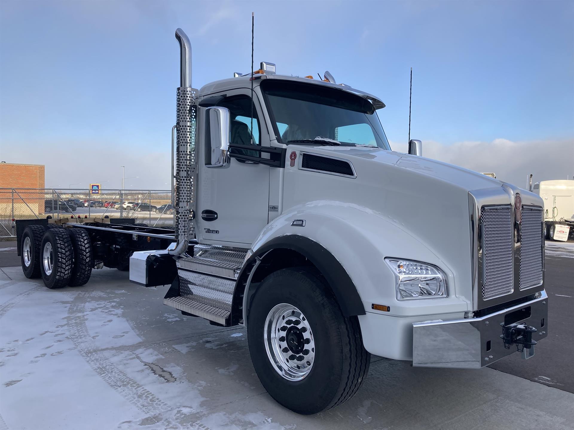 2025 Kenworth T880