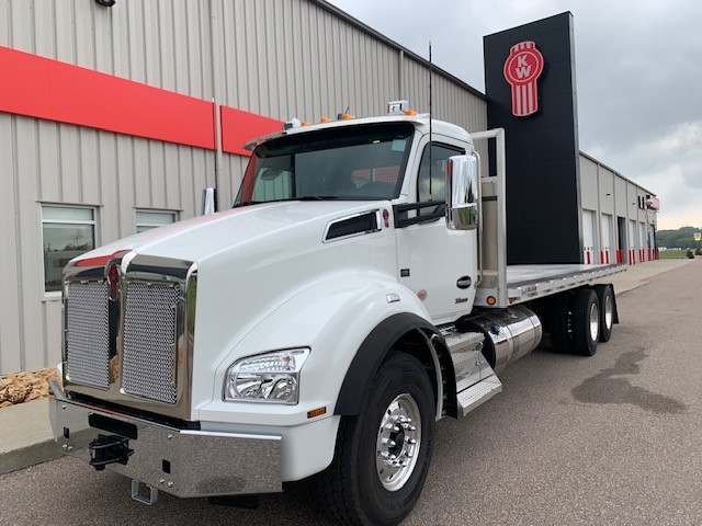 2025 Kenworth T880