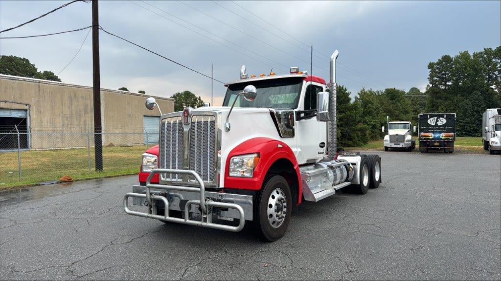2024 Kenworth W990