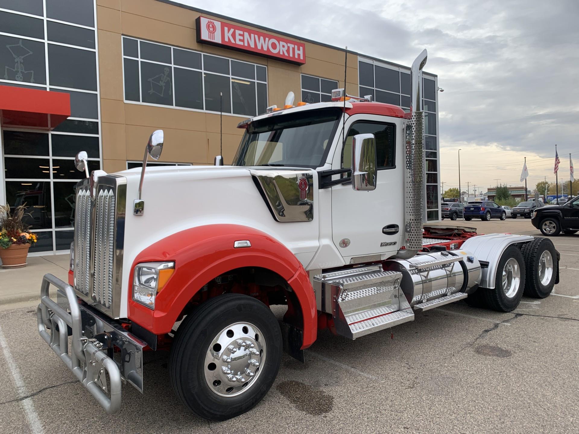 2024 Kenworth W990