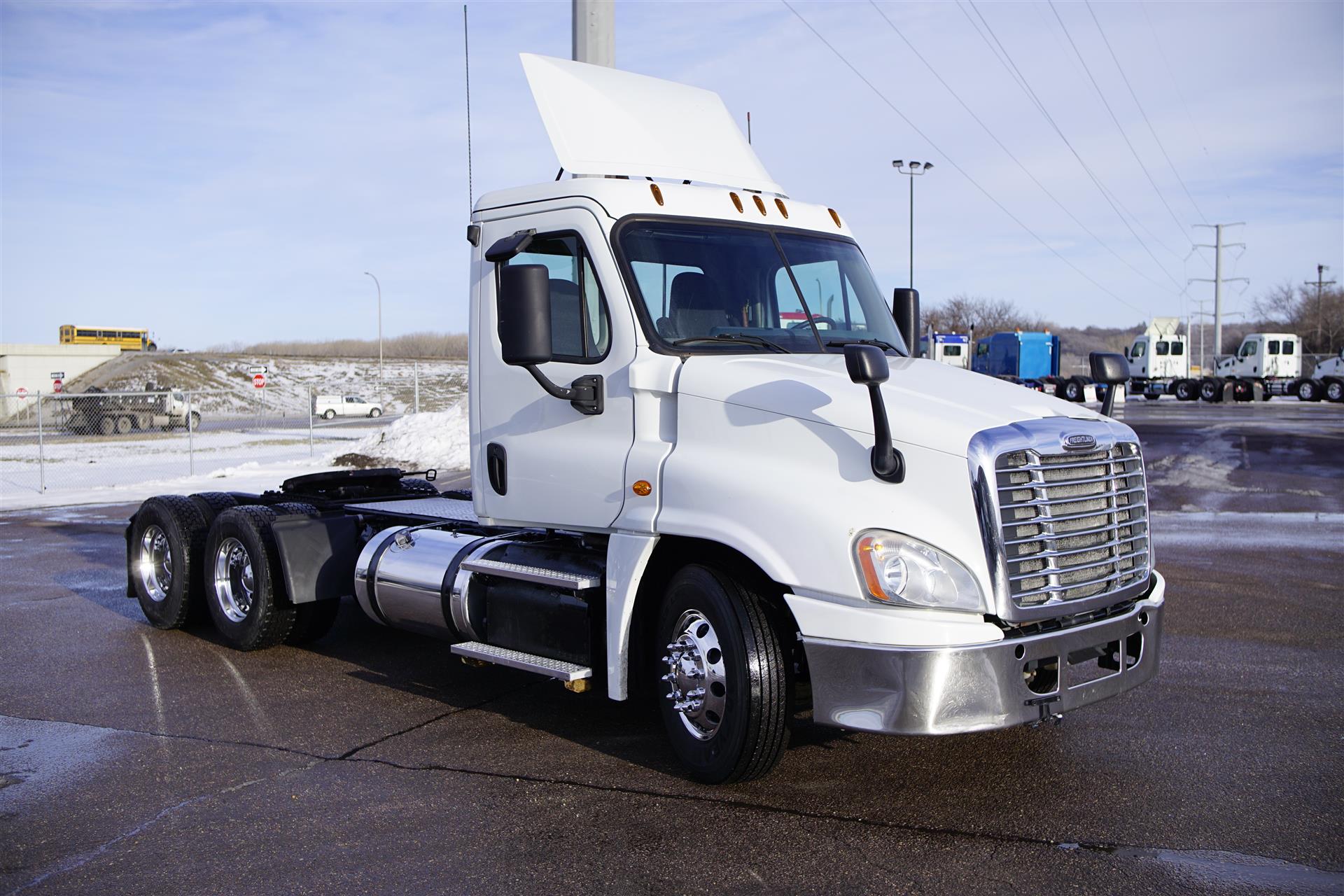 2018 Freightliner CA125DC