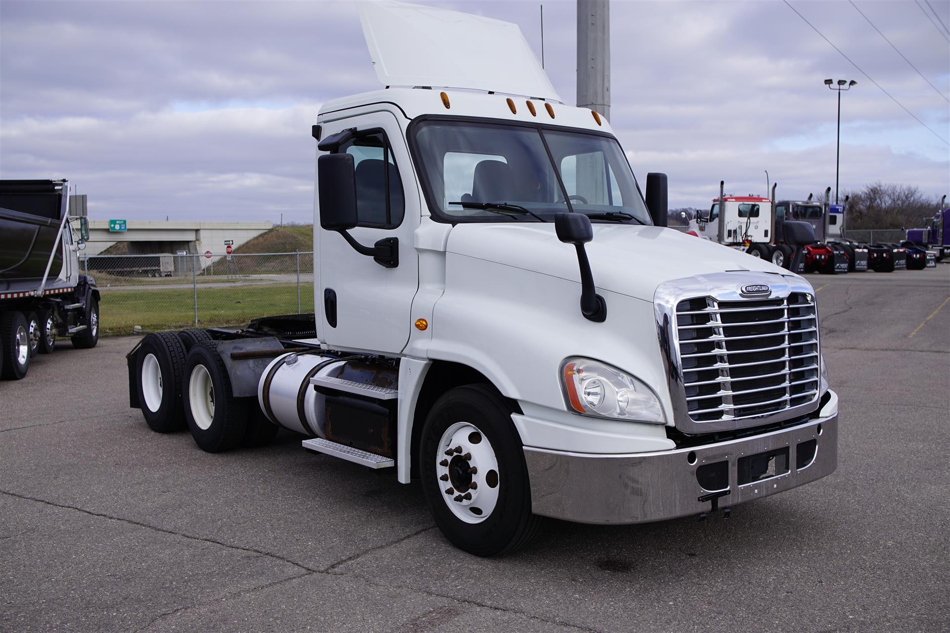 2018 Freightliner CA125DC