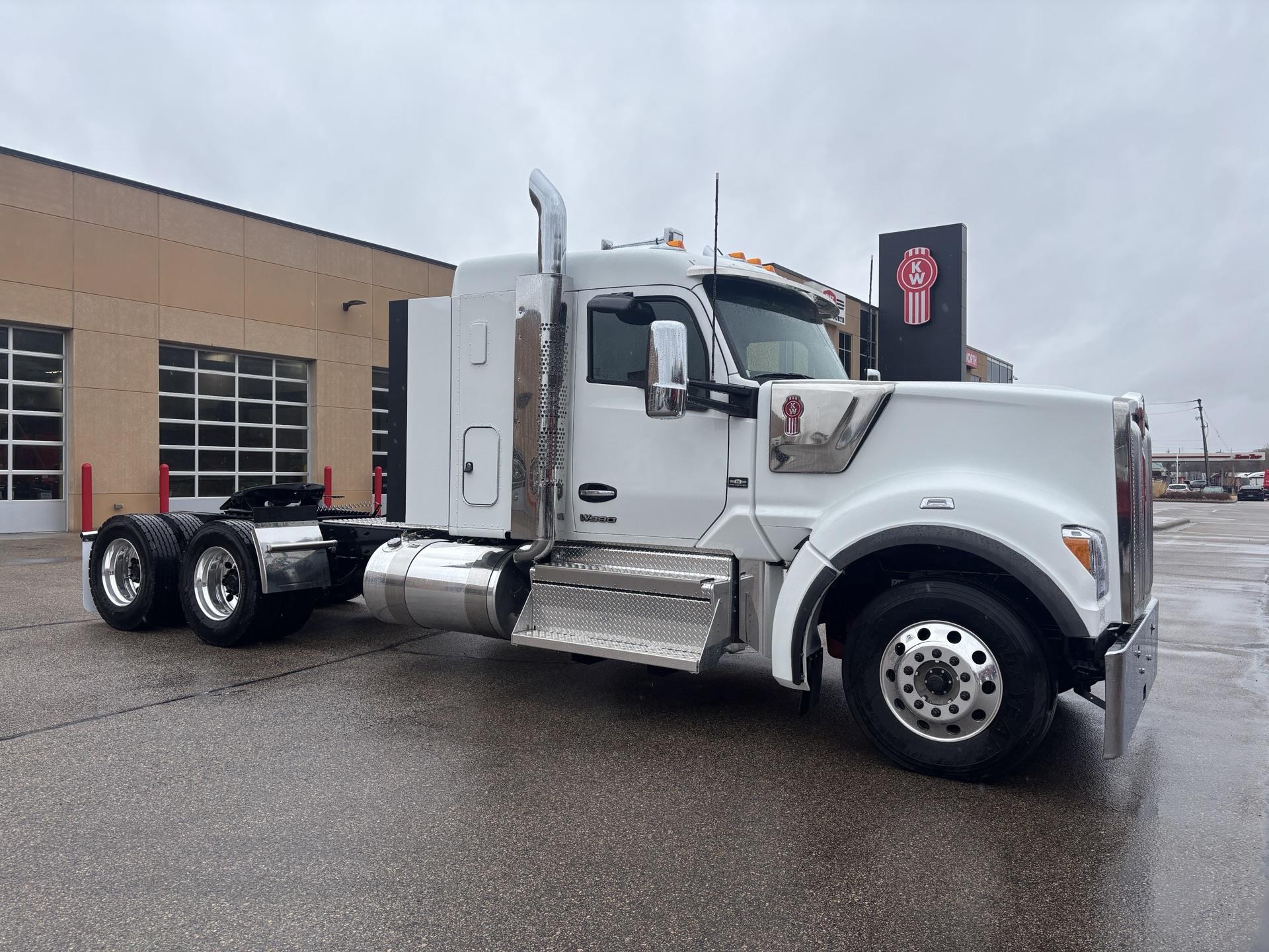 2027 Kenworth W990