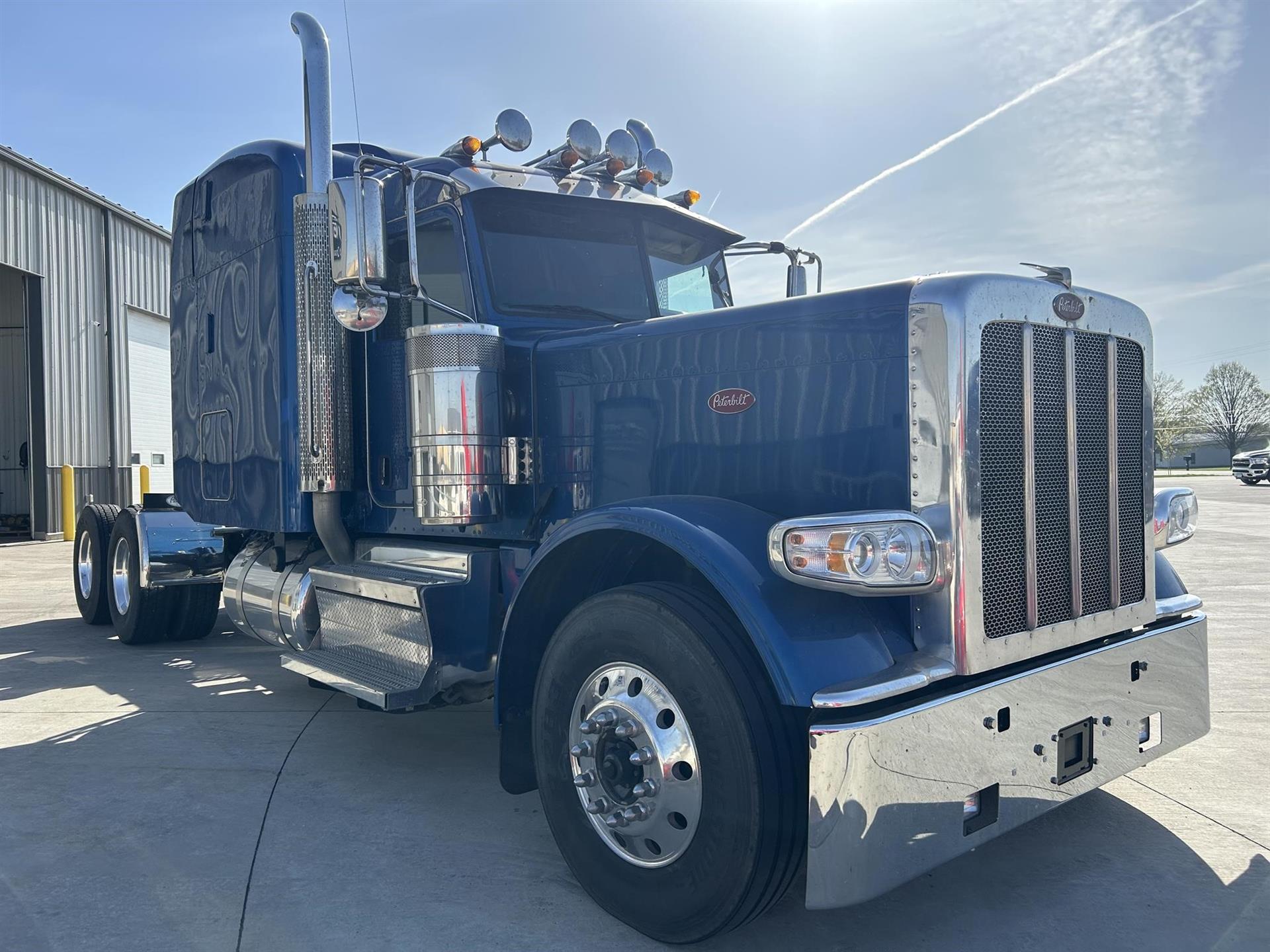 2023 Peterbilt 389