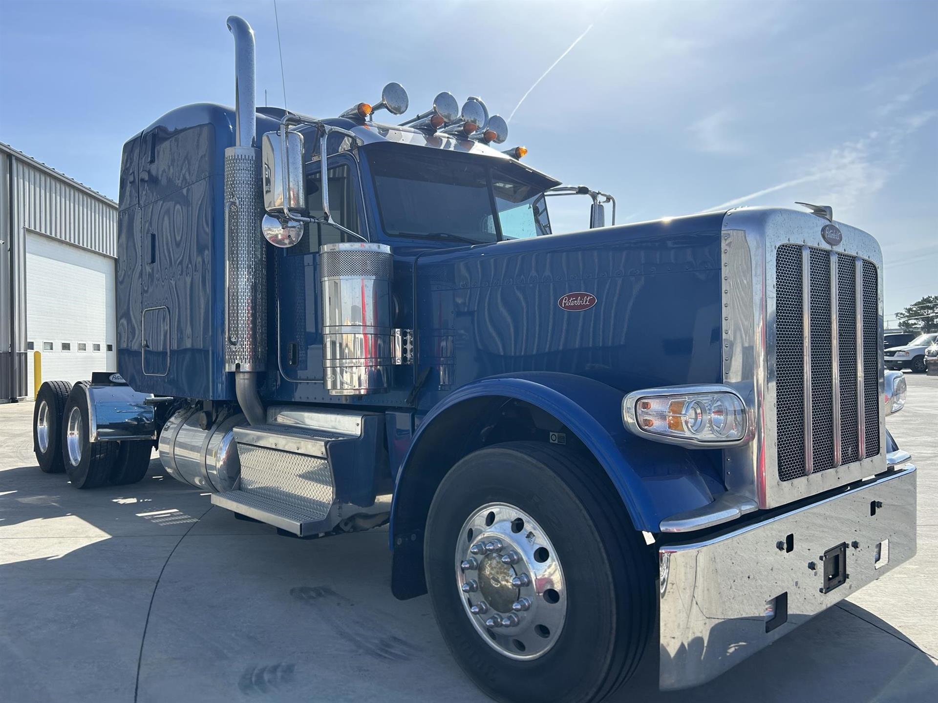 2023 Peterbilt 389