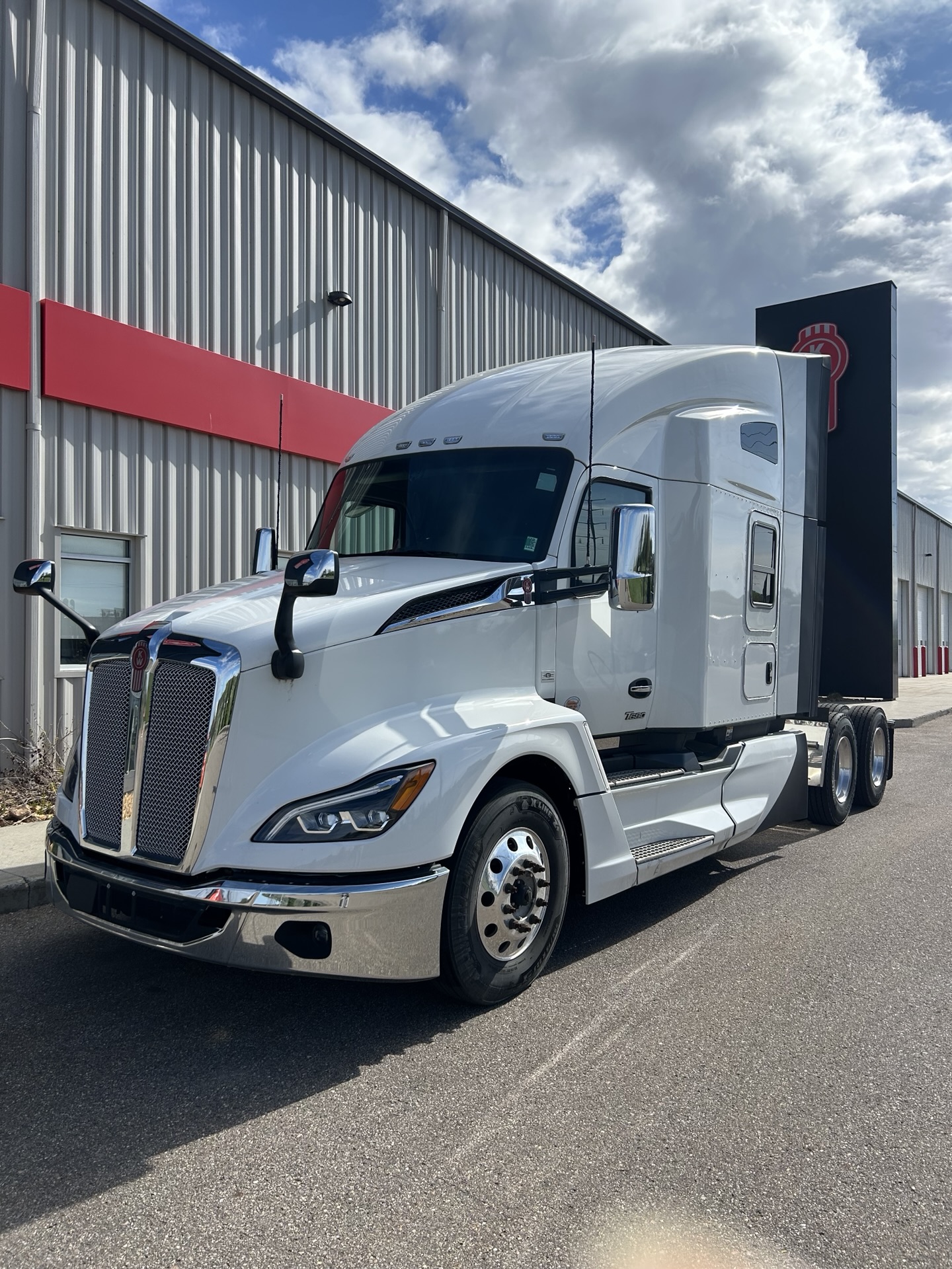 2025 Kenworth T680 NEXT GEN