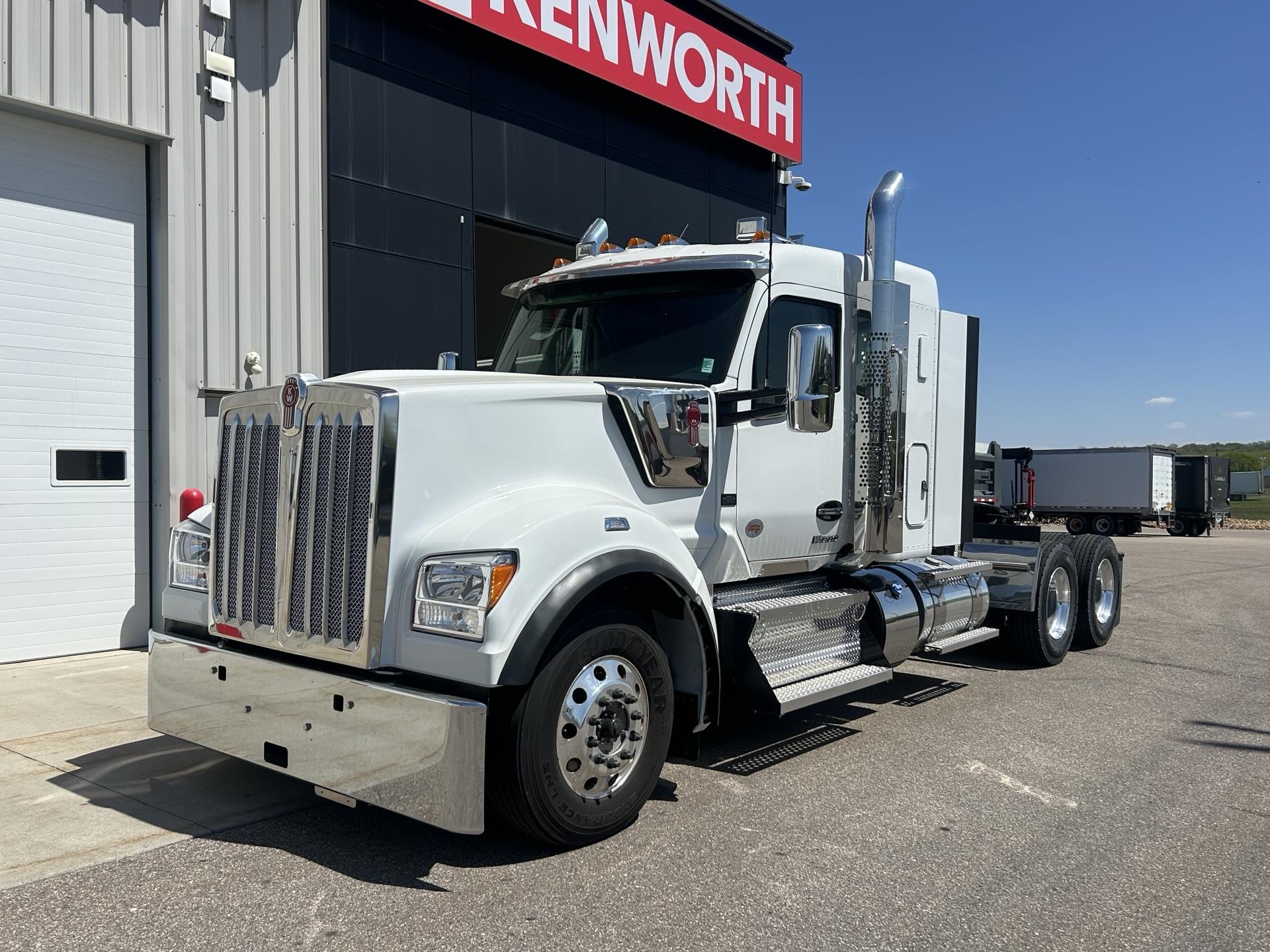 2027 Kenworth W990