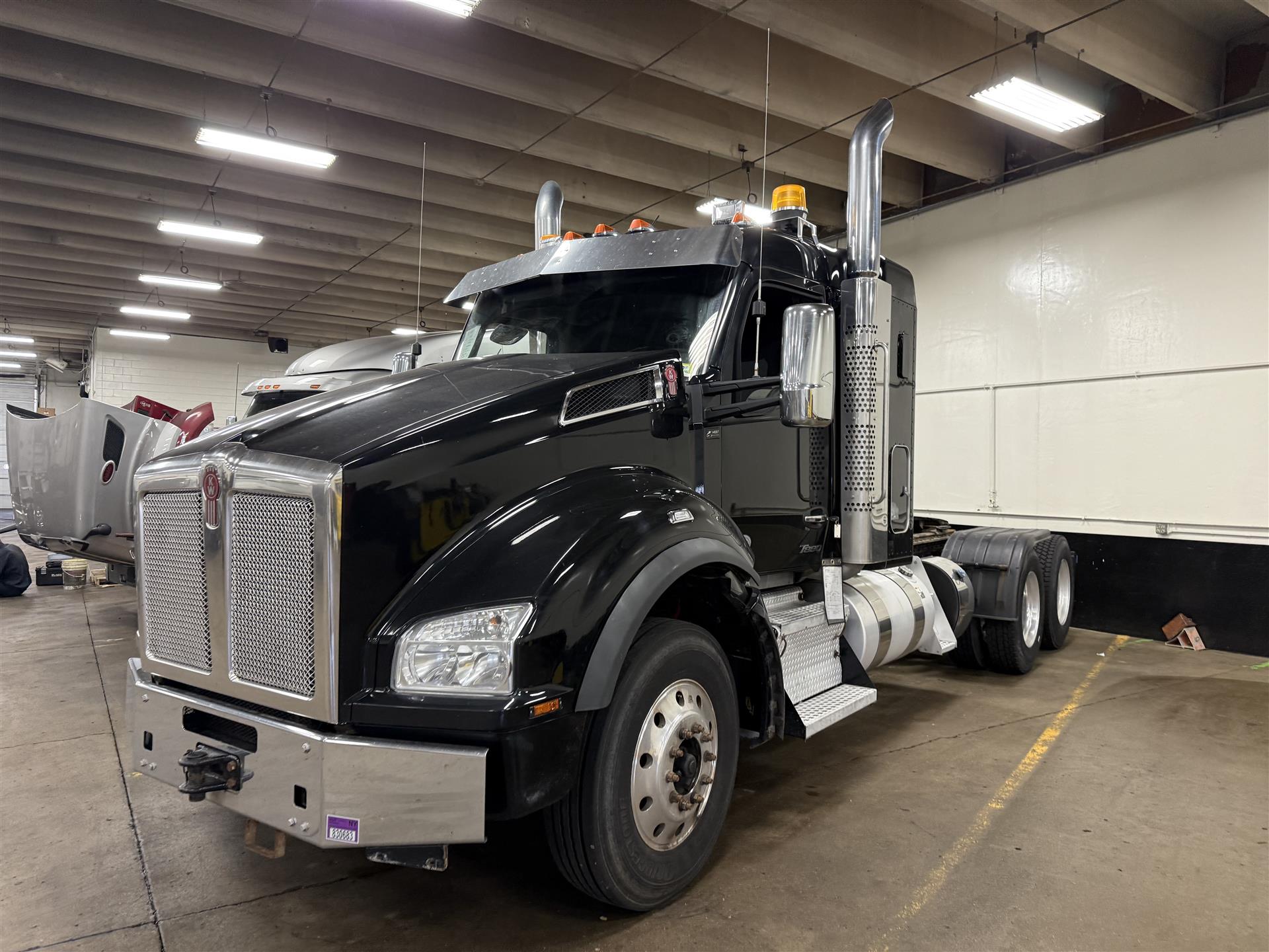 2023 Kenworth T880