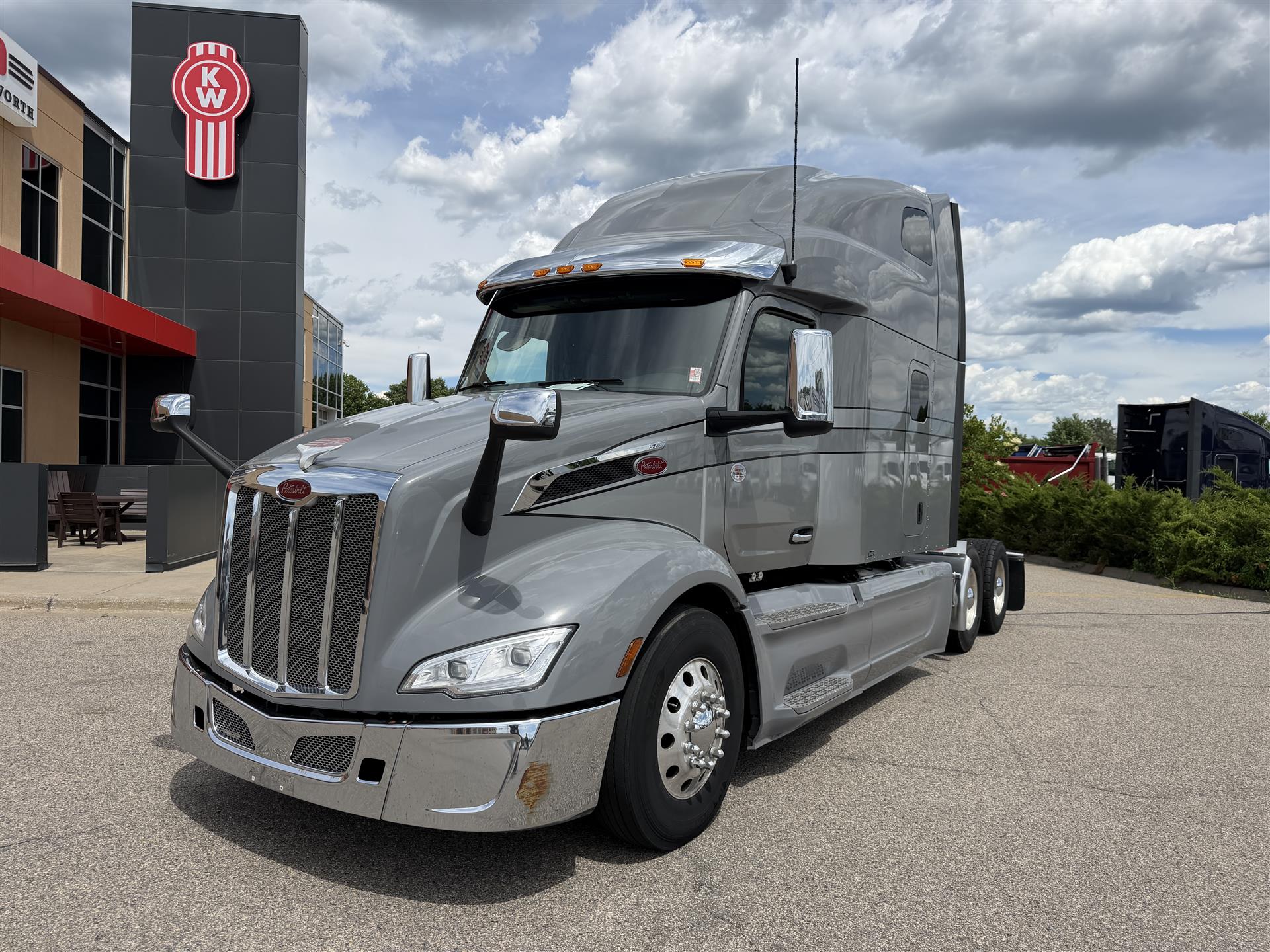 2023 Peterbilt 579