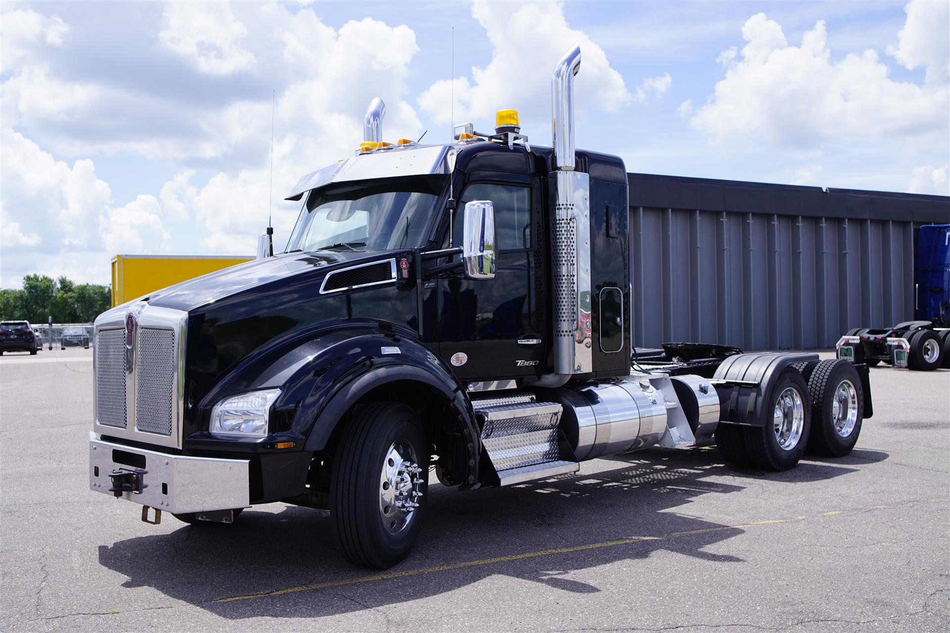 2023 Kenworth T880