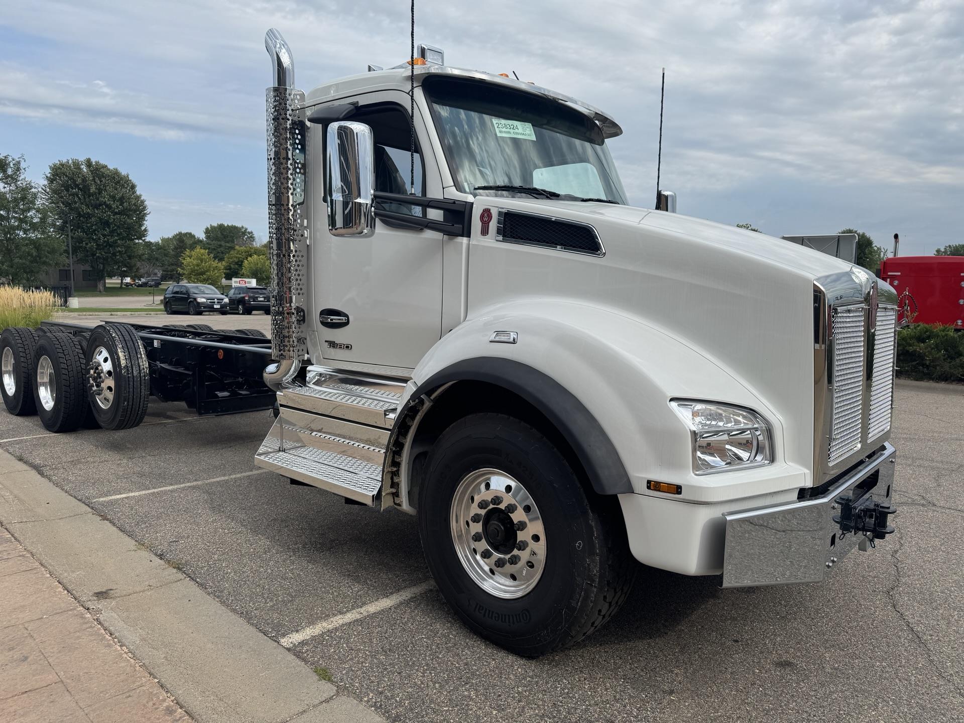 2027 Kenworth T880