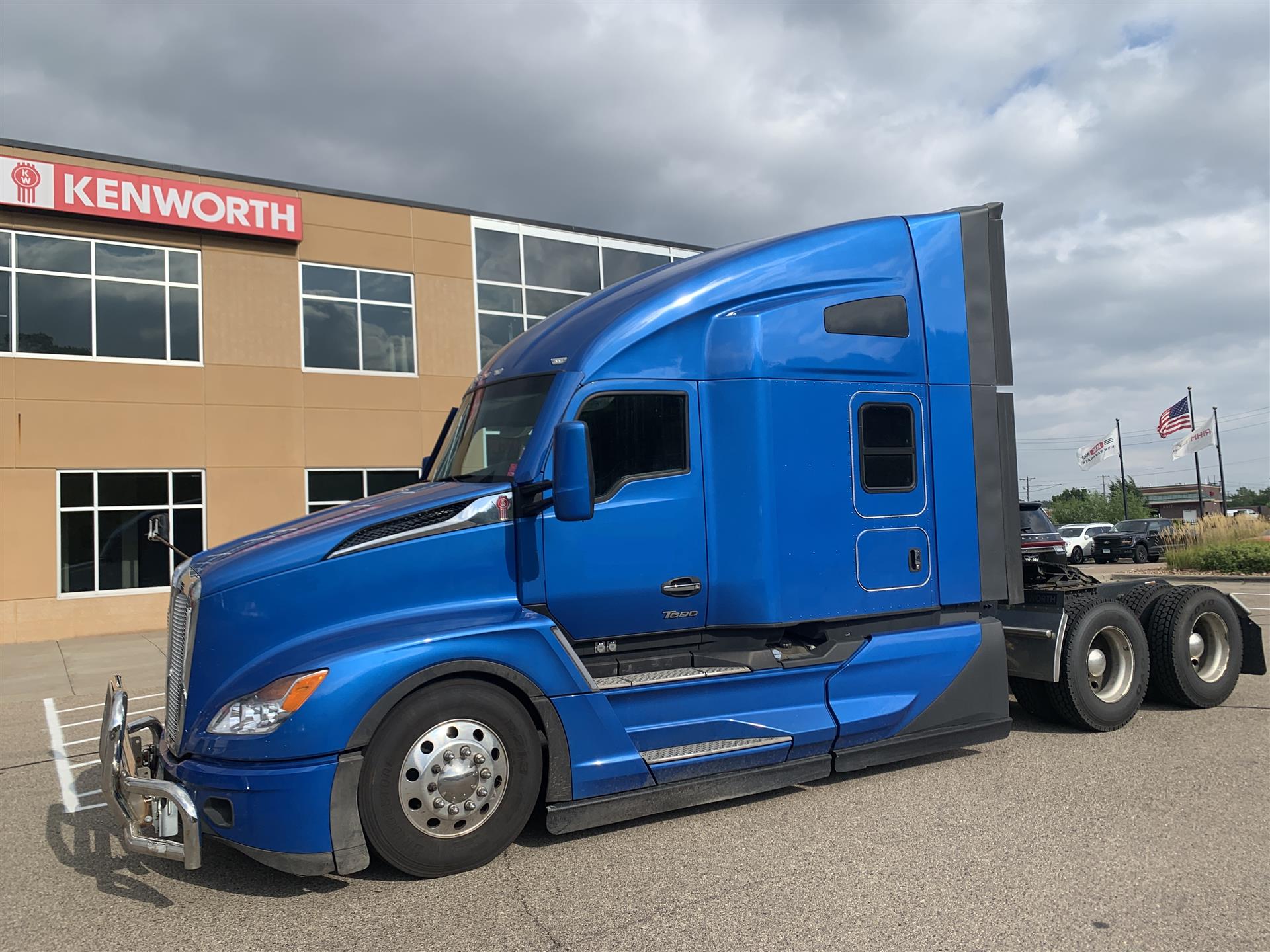 2023 Kenworth T680