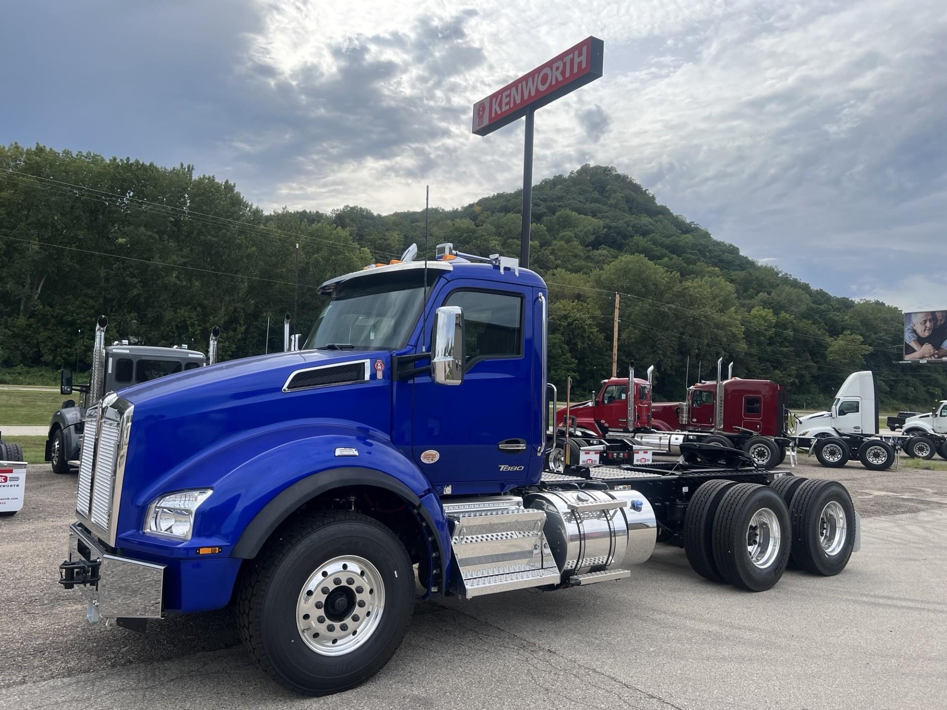 2027 Kenworth T880