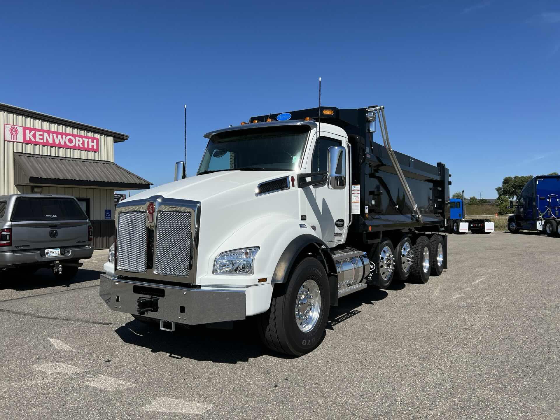 2027 Kenworth T880