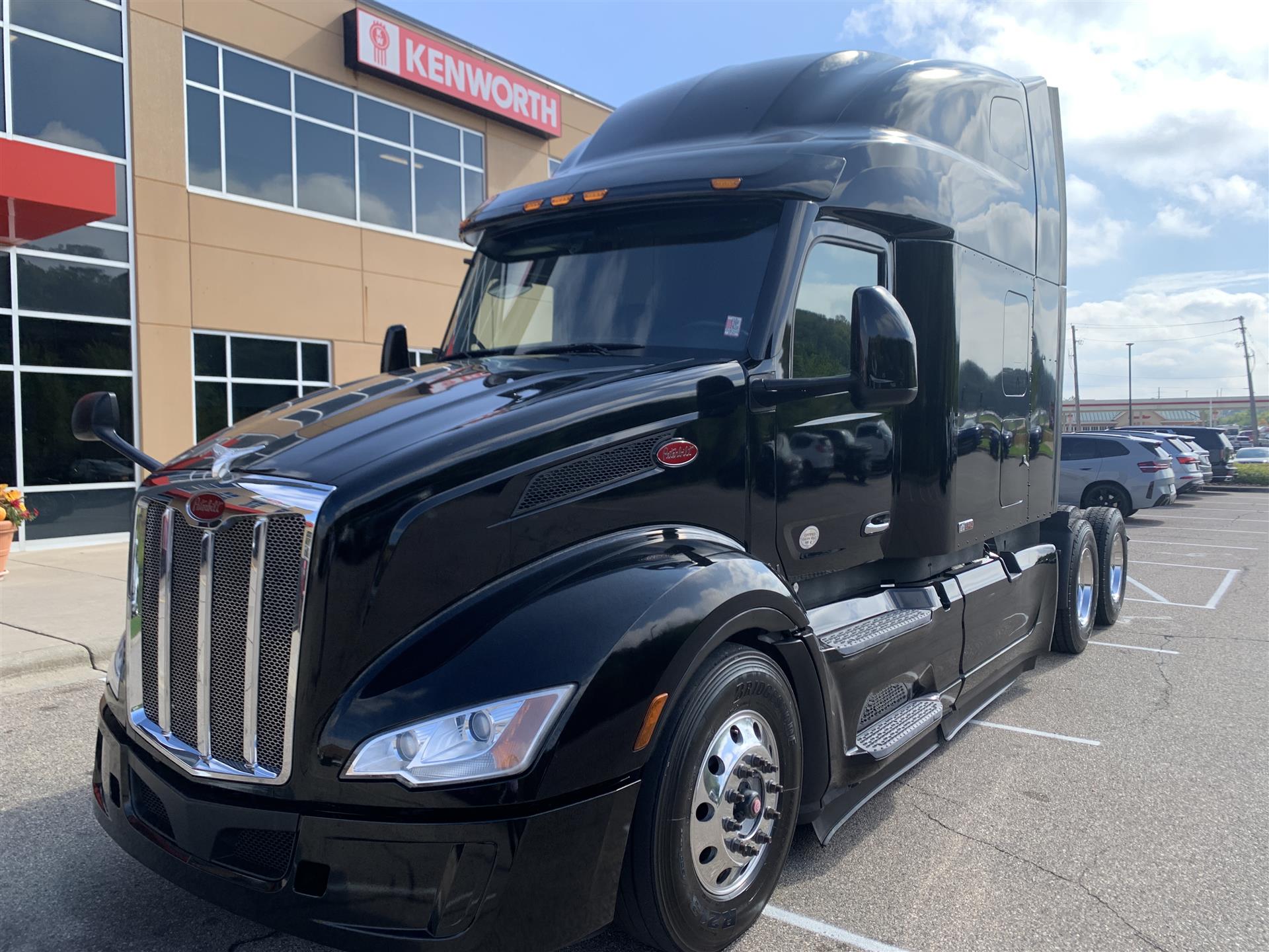 2023 Peterbilt 579