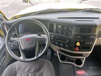 2023 Peterbilt 579