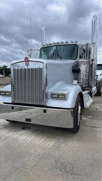 2023 Kenworth W900L