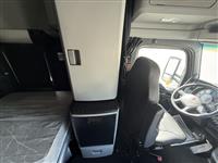 2022 Kenworth W990