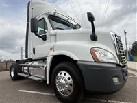 2018 Freightliner CA125DC