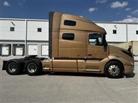 2022 Volvo VNL64T760