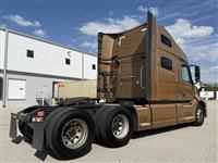 2022 Volvo VNL64T760