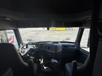 2022 Volvo VNL64T760