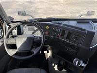 2022 Volvo VNL64T760
