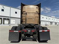 2022 Volvo VNL64T760