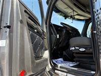 2023 Kenworth W990