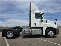 2018 Freightliner CA125DC