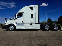 2021 Freightliner CASCADIA 126