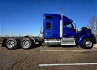 2022 Kenworth W990