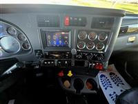 2022 Kenworth W990