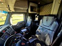 2022 Kenworth W990