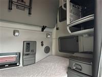 2024 Volvo VNL64T760