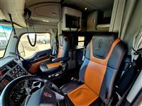 2023 Kenworth W990