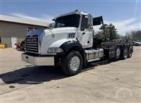 2015 Mack GU813