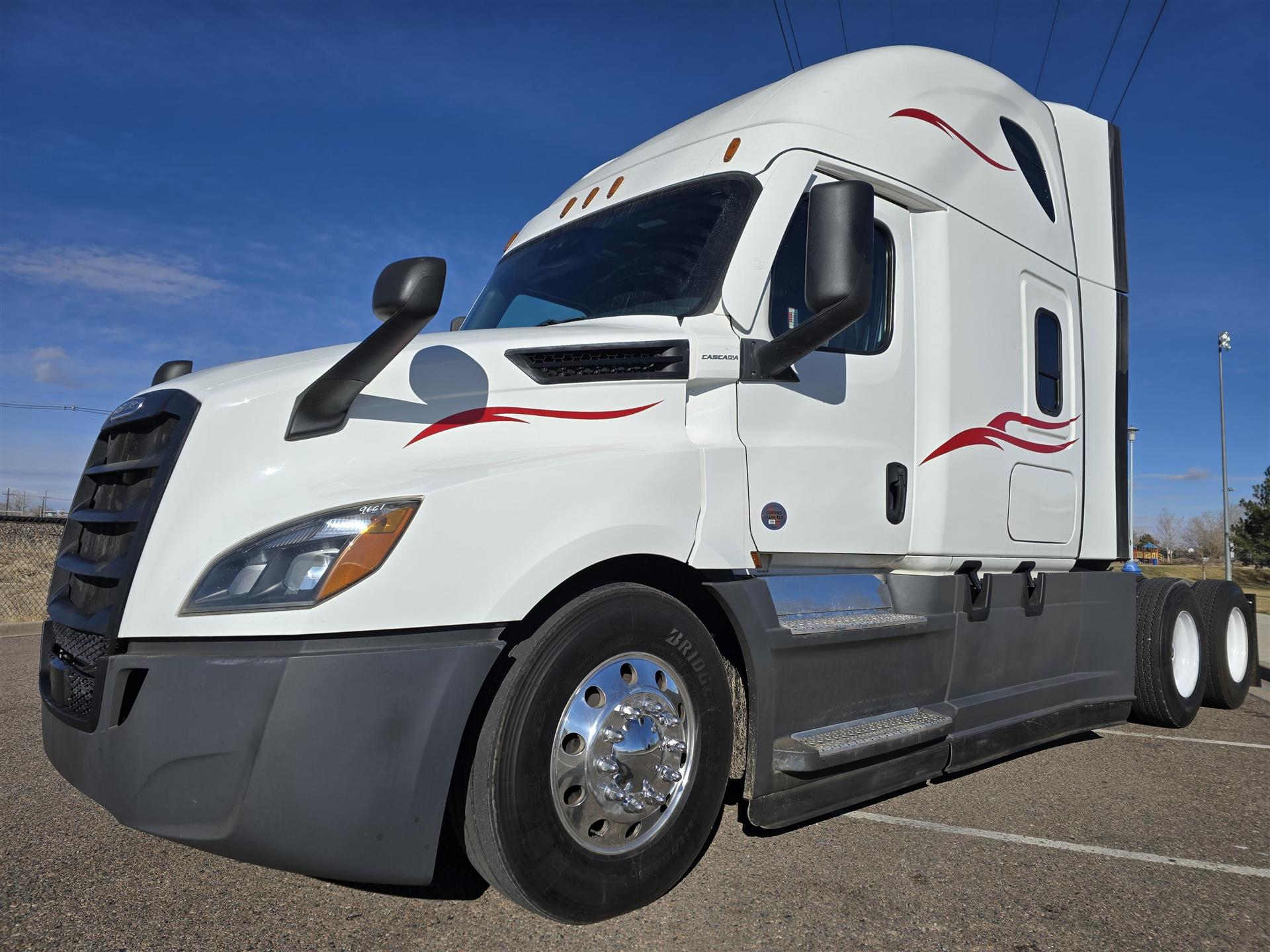 2021 Freightliner CASCADIA 126