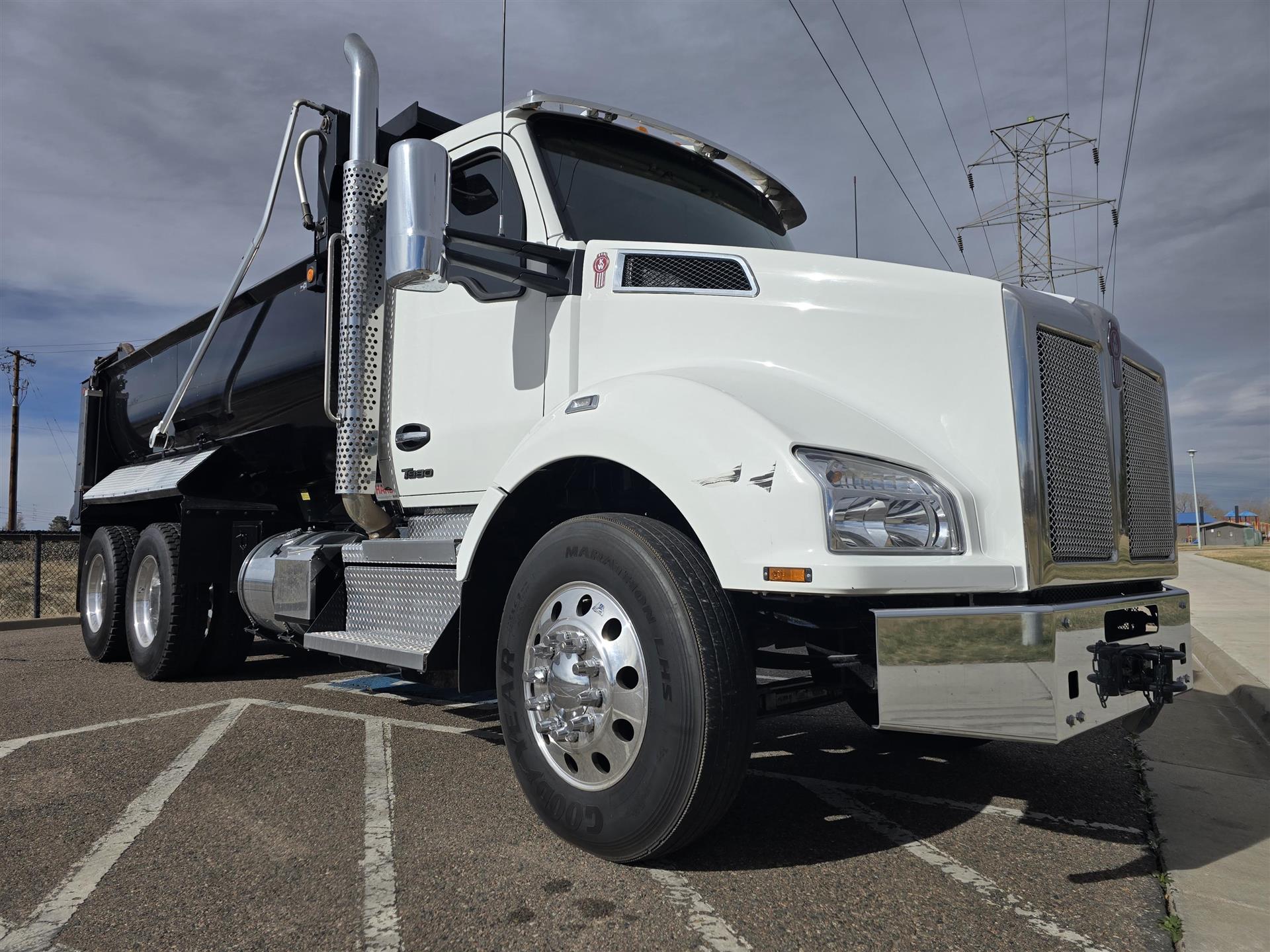 2023 Kenworth T880