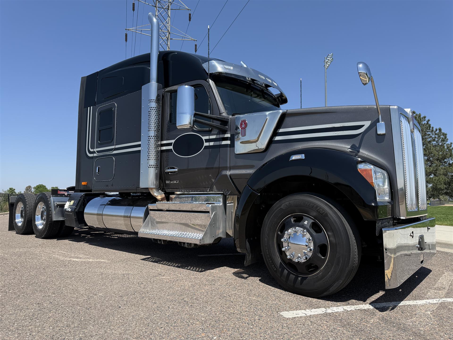 2023 Kenworth W990