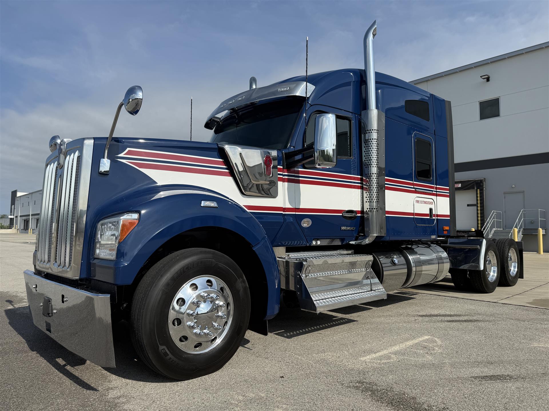 2022 Kenworth W990